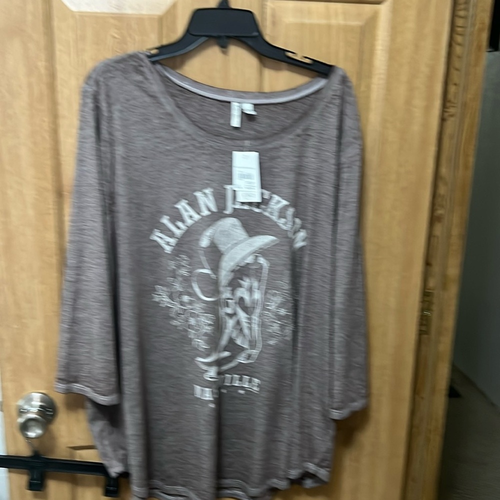 Brand New with tags.  Alan Jackson shirt with mid sleeves.